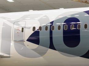 
Pour marquer son 100e anniversaire en 2026, la compagnie aérienne allemande Lufthansa dévoile une livrée exceptionnelle sur un