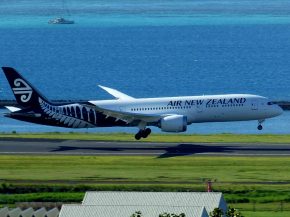 
Air&nbsp;New&nbsp;Zealand vient de ramener en service son dernier Boeing&nbsp;787‑9 Dreamliner stocké à Alice Springs, en Aus