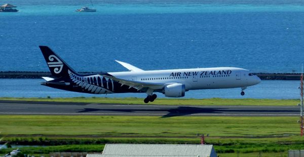 
Air&nbsp;New&nbsp;Zealand vient de ramener en service son dernier Boeing&nbsp;787‑9 Dreamliner stocké à Alice Springs, en Aus
