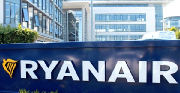 
À partir du 3 novembre prochain, les passagers de Ryanair devront obligatoirement présenter une carte d’embarquement numériq