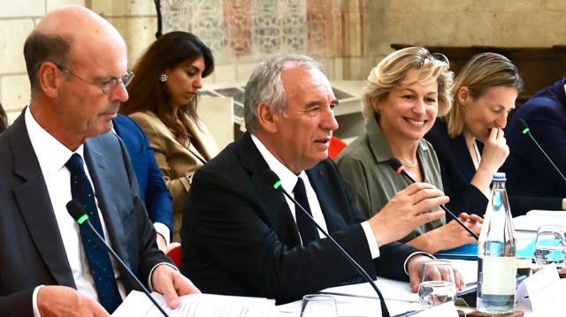 France : François Bayrou fixe l'objectif de 100 milliards d'euros de recettes touristiques 16 Air Journal