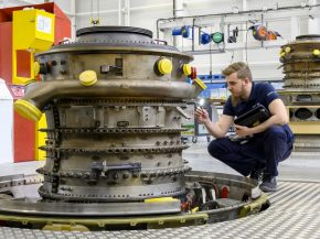 
AFI KLM E&M, la filiale MRO (Maintenance, repair and overhaul) du groupe Air France-KLM, a inauguré mercredi son nouvel atel