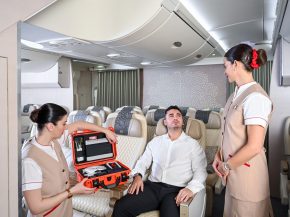 
Emirates s associe à Parsys Telemedicine pour introduire un kit médical de nouvelle génération, permettant aux passagers de b