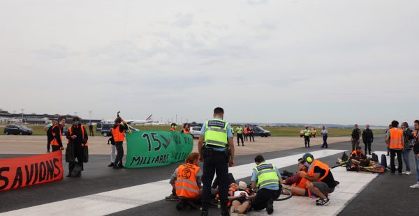 Une vingtaine de militants écologistes ont réussi à pénétrer ce vendredi 26 juin, jour de la réouverture de l’aéroport Pa