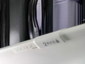 
United Airlines équipera les cabines d une partie de sa flotte d une signalisation en braille pour faciliter l embarquement des 