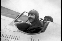 
Histoire de l’aviation – 23 décembre 1925. Alors qu’il revient d’un raid de reconnaissance afin d’établir de nouvel