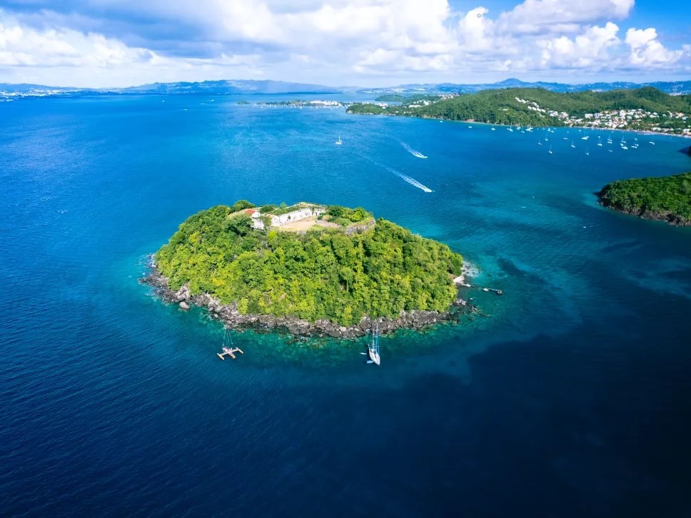Du ciel à la mer : quand l’accès aérien dessine les croisières en catamaran de l'agence Catlante 1 Air Journal