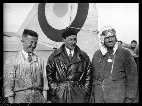 
Histoire de l’aviation – 12 septembre 1931. L’équipage constitué des pilotes Marcel Doret et Joseph le Brix et du mécan