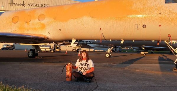 


Deux militantes de l association écologiste Just Stop Oil ont réussi à pénétrer jeudi à l aube sur le tarmac de l aéropo