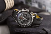 
SWISS (Swiss International Air Lines) propose dès à présent à ses passagers une montre d aviateur Breitling Navitimer B01 en 