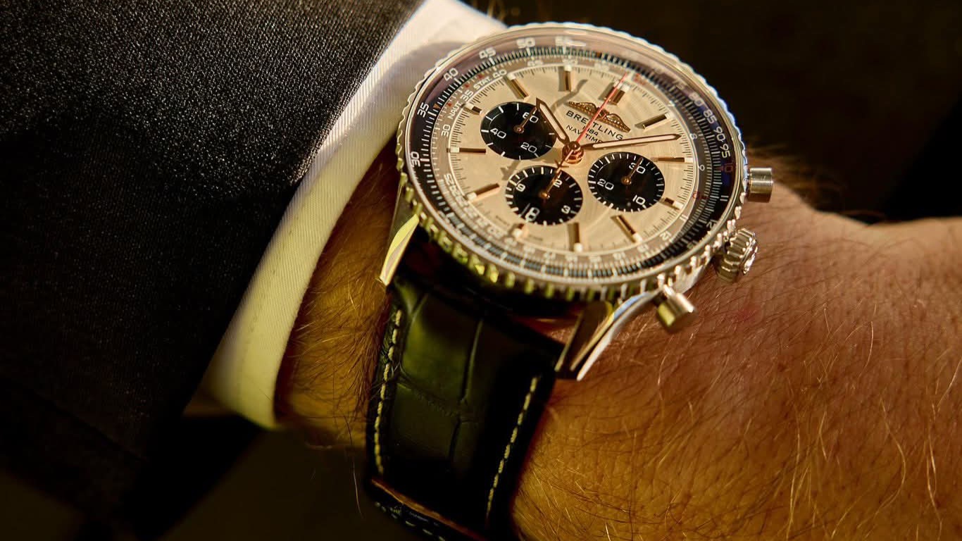 Shopping : SWISS lance avec Breitling une montre Navitimer pour célébrer l’arrivée de l’Airbus A350 5 Air Journal