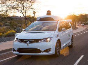 Le constructeur automobile Renault, en partenariat avec Google-Waymo, va développer un service de navette autonome entre l’aér