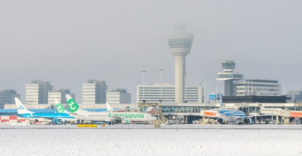 
KLM et l’aéroport d’Amsterdam‑Schiphol ont lancé une évaluation conjointe du   chaos hivernal » qui a paralysé le