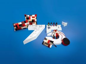 
Pour fêter ses 75 ans le 24 septembre prochain, Cathay Pacific a créé une série spéciale d articles en édition limitée pou