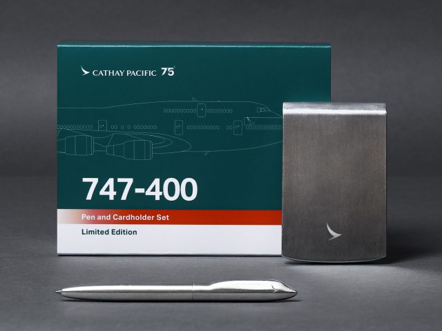 Shopping : Cathay Pacific met en vente des objets collectors en édition limitée pour ses 75 ans 1 Air Journal
