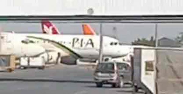 
Pakistan International Airlines (PIA) a annoncé hier qu elle va reprendre ses vols commerciaux d Islamabad vers Kaboul, à parti