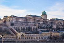 
  Isten hozott Magyarországon ! » Traduction :   Bienvenue au pays des Magyars », peuple ancestral venu d’Asie centrale co