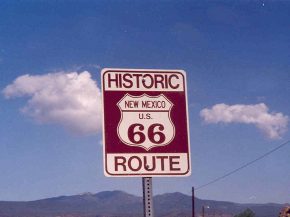 











La Route 66, véritable légende de l Amérique, offre un voyage à travers l histoire et la culture du pays. Voici di