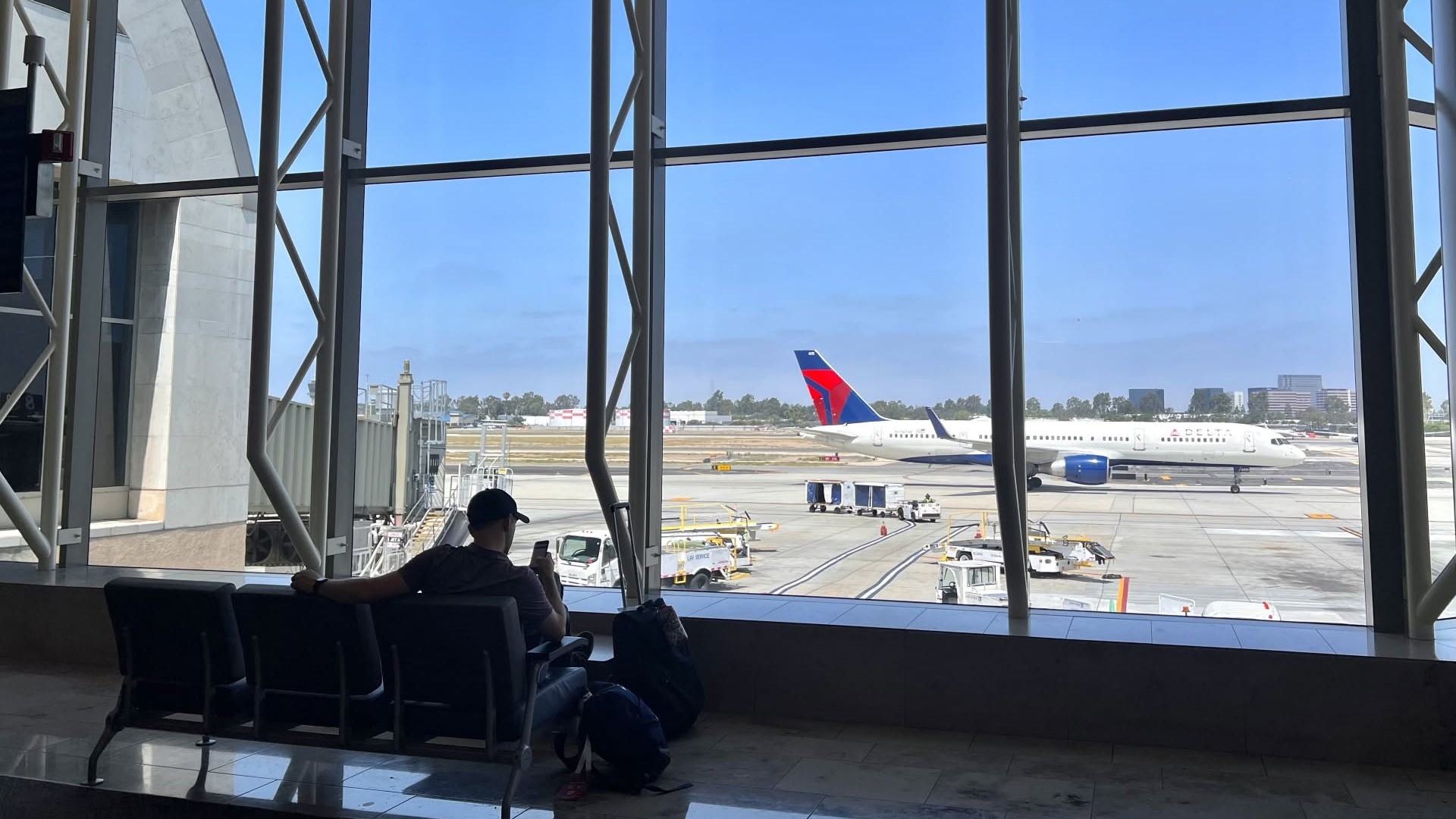 « Vous ne voyagez pas avec un bébé » : Delta critiquée après un refus de tire-lait en cabine 1 Air Journal