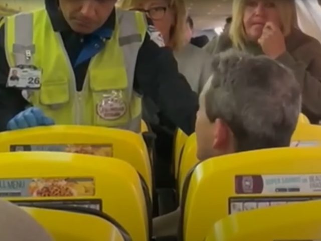Incivilité : un passager débarqué manu militari pour avoir exigé un siège au premier rang (vidéo)
