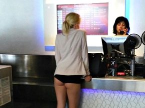 
Aux États-Unis, le secrétaire aux Transports Sean Duffy a trouvé le coupable idéal des incivilités à bord : le pyjama en po