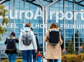 L’EuroAirport Bâle-Mulhouse-Fribourg lance ce dimanche 25 octobre son programme hivernal 2026-2027. Jusqu’au 27 mars, 20 comp