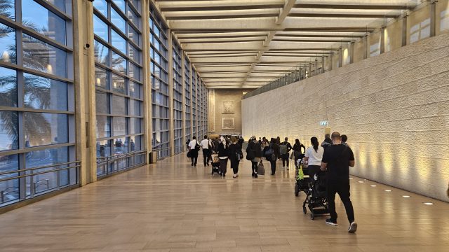 Trafic aérien mondial : la demande recule en août, plombée par une chute de 14,6% au Moyen-Orient