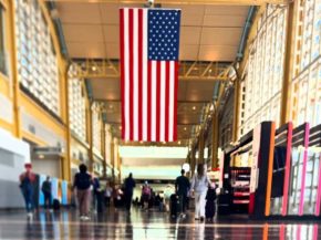 
À partir de ce dimanche 8 février 2026, les voyageurs souhaitant entrer aux États-Unis dans le cadre de la procédure ESTA dev