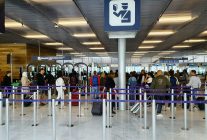 
À partir de ce dimanche 12 octobre, une photo et des empreintes digitales seront progressivement exigées des citoyens non-europ