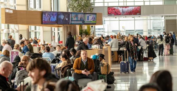 
Les aéroports du monde ont enregistré 9,8 milliards de passages de passagers en 2025, un record selon l’Airports Council Inte