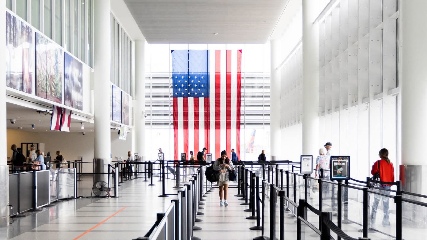 Visas américains : l’administration Trump étend le contrôle des réseaux sociaux aux journalistes étrangers et voyageurs d’affaires canadiens et mexicains | Air Journal