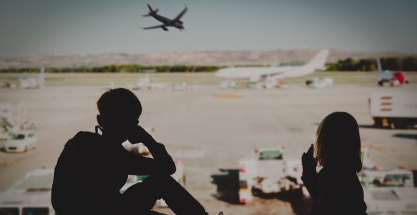 
2025 a offert son lot de scènes improbables dans les airs, entre bébés pressés de naître en plein vol, pilotes ivres, télé