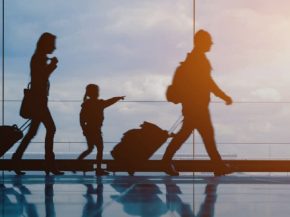 




Entrée en vigueur le 1er mars 2025, la hausse de la TSBA renchérit significativement le prix des billets, tout en pesant su