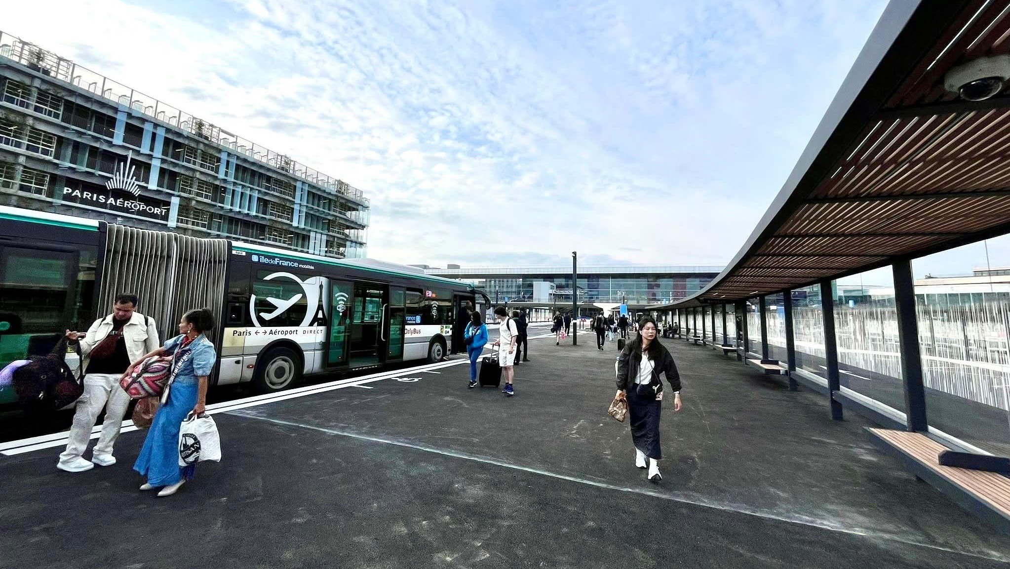 Décarbonation au sol : Paris-Orly annonce la fin du dépose-minute pour les voitures particulières 1 Air Journal