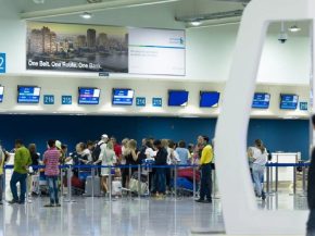 
L’État français a lancé une vaste opération de rapatriement pour ramener en France les ressortissants bloqués au Moyen‑O