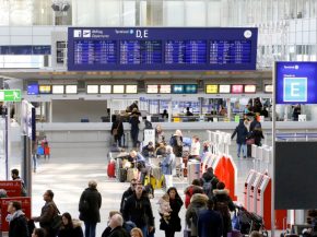 
Près de 3,9 millions de voyageurs ont utilisé l aéroport de Francfort (FRA) en février 2024, a annoncé son gestionnaire Frap