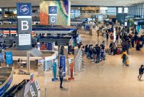 
L’aéroport Soekarno-Hatta de Jakarta a interrompu ses opérations ce dimanche matin après avoir détecté des cendres volcani