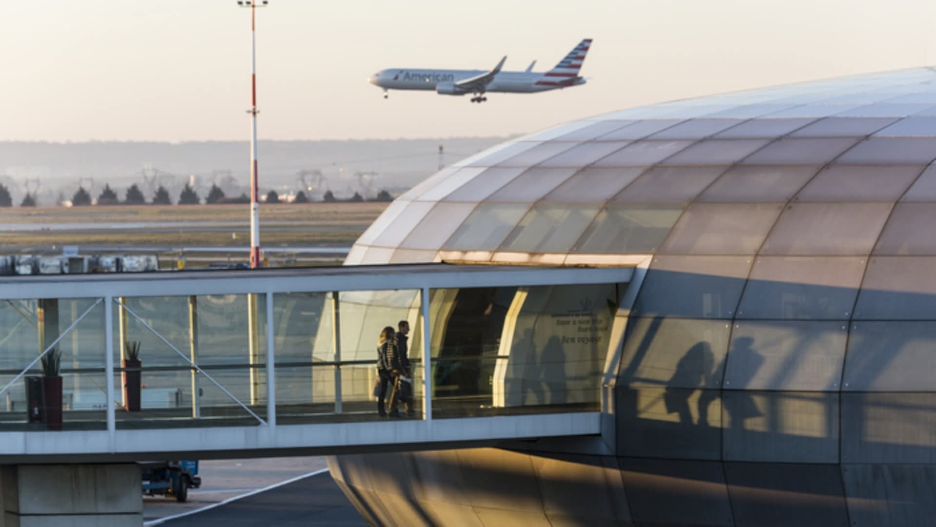 Redevances aéroportuaires : le SCARA conteste les hausses bien supérieures à l’inflation pour les lignes françaises et ultramarines 