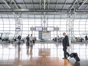 
Une nouvelle grève dans quatre aéroports allemands -Düsseldorf, Cologne-Bonn, Stuttgart et Baden-Baden- ont entraîné hier l 