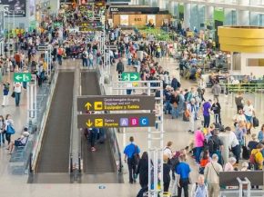 
La demande mondiale de transport aérien de passagers a continué de progresser en mars 2026, mais à un rythme nettement freiné