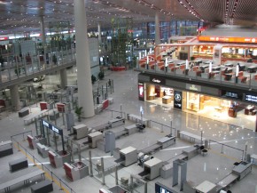 Le trafic aérien domestique en Chine a légèrement augmenté en mars par rapport à février mais il reste encore inférieur de 