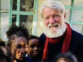 A l’occasion des 10 ans du Prix Fondation Air France, Anne Rigail, directrice générale d Air France, a décerné cette récomp