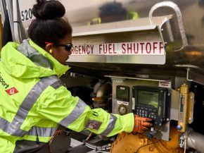 La hausse du prix du carburant fragilise les compagnies aériennes et complique leur transition énergétique. Réunis à Bruxelle