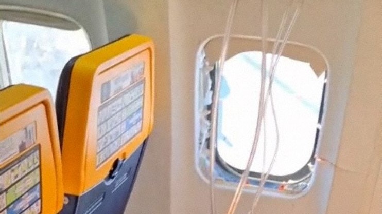 Ryanair : des restes d’oiseaux retrouvés dans le moteur après l’incident de dépressurisation de Thessalonique 1 Air Journal