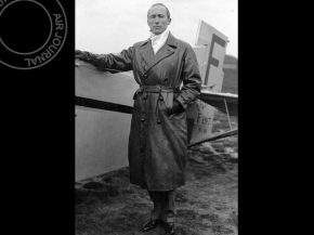 
Histoire de l’aviation – 30 avril 1932. L’aérodrome du Bourget, situé en région parisienne, voit arriver sur ses pistes