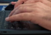 
Un informaticien australien de 44 ans, Michael Clapsis, a été condamné à sept ans et quatre mois de prison pour avoir install