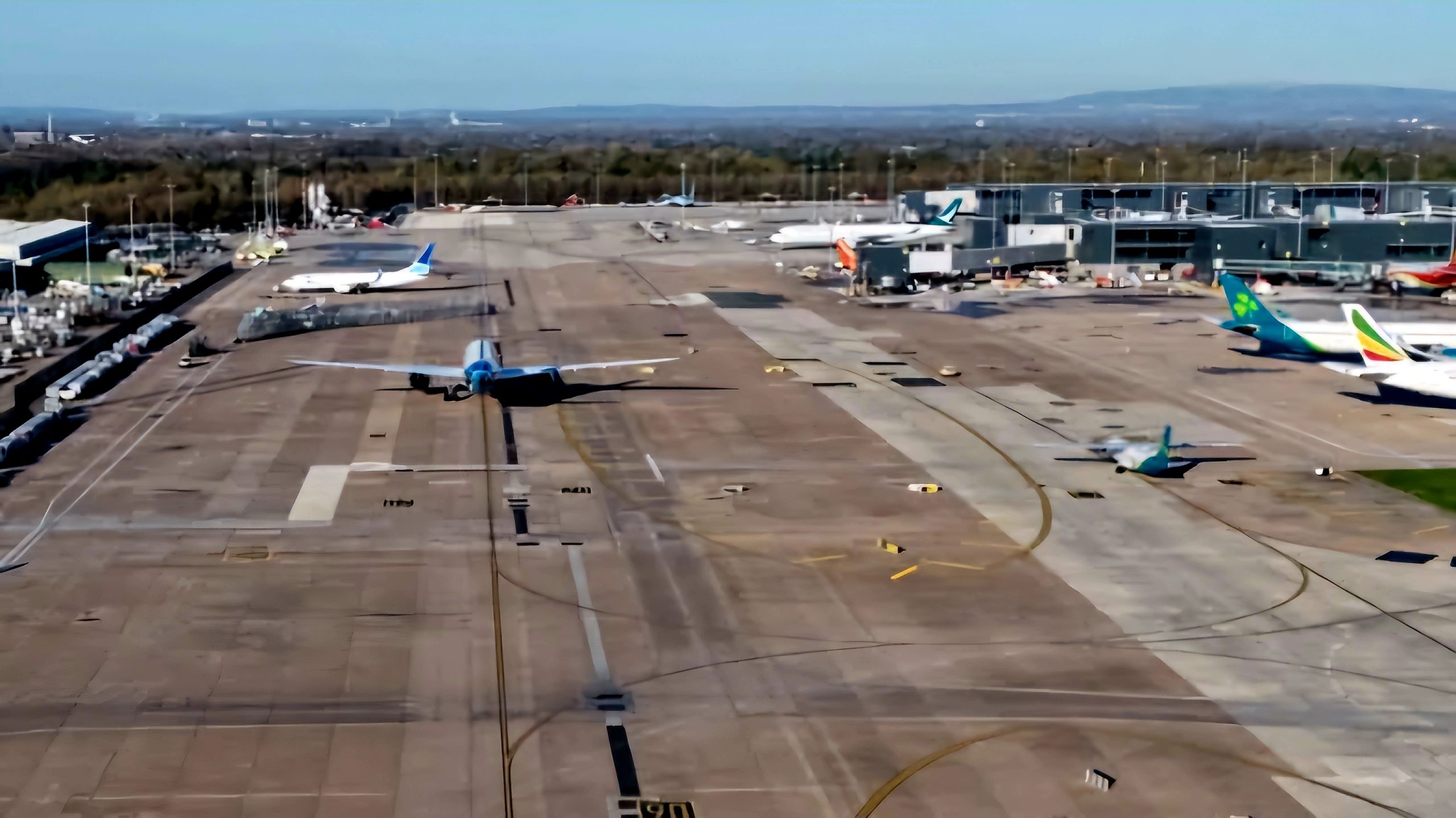 Manchester Airport paralysé par un incident sur une piste : des milliers de passagers touchés 1 Air Journal Manchester Airport paralysé par un incident sur une piste : des milliers de passagers touchés 1 Air Journal