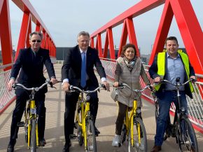 
Un nouveau pont enjambant la chaussée de Haecht à Melsbroek (Steenokkerzeel) vient d être ouvert pour offrir une meilleure acc