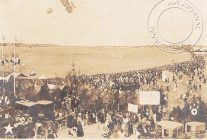


Histoire de l’aviation – 12 juin 1910. Malgré un temps relativement maussade, la ferveur est toujours au rendez-vous en ce