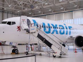 
Luxair a officiellement présenté ses deux premiers Boeing 737 MAX-8 détenus en propre à l’aéroport Luxembourg-Findel. Cett